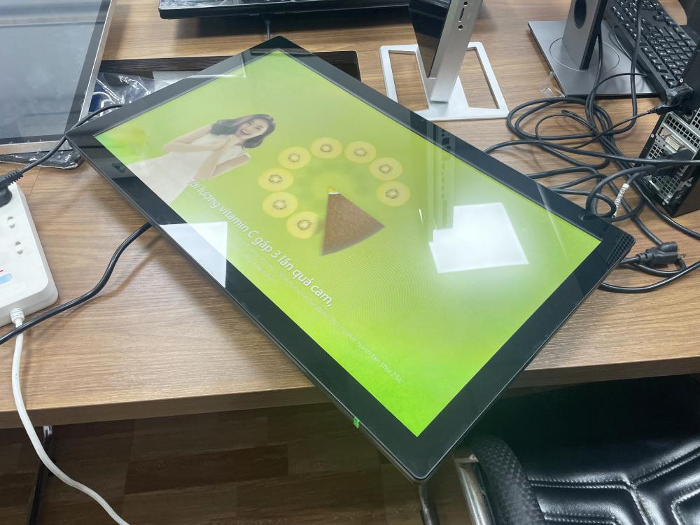 màn hình quảng cáo lcd 27inch mẫu treo tường của Tân Hải Thái