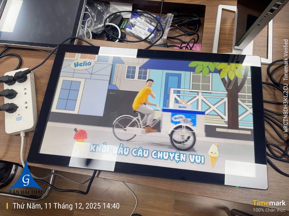 màn hình quảng cáo lcd 27inch mẫu treo tường của Tân Hải Thái