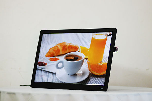 màn hình quảng cáo LCD dạng để bàn