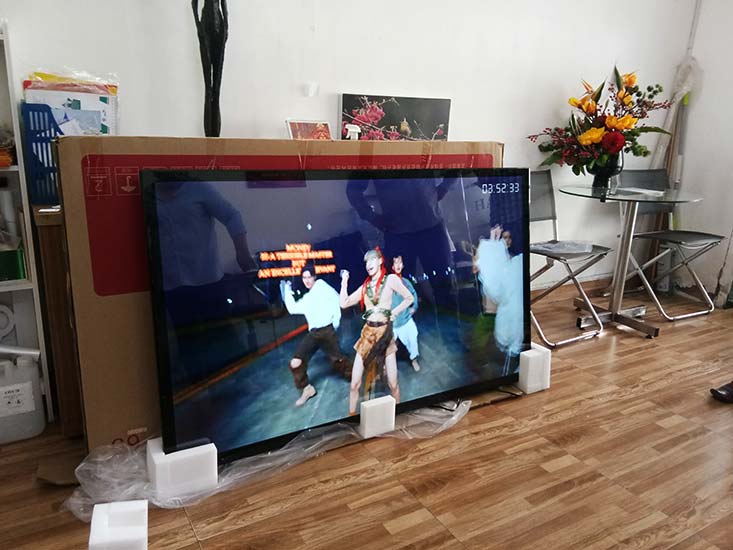 màn hình quảng cáo LCD treo tường 65 inch
