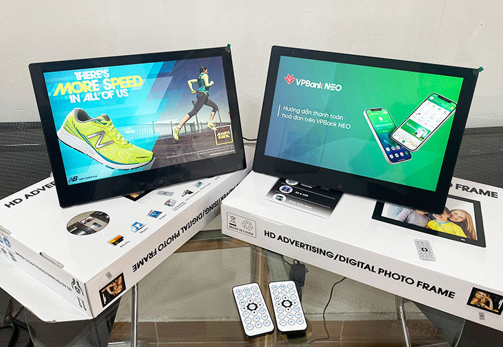 màn hình quảng cáo để bàn 13inch