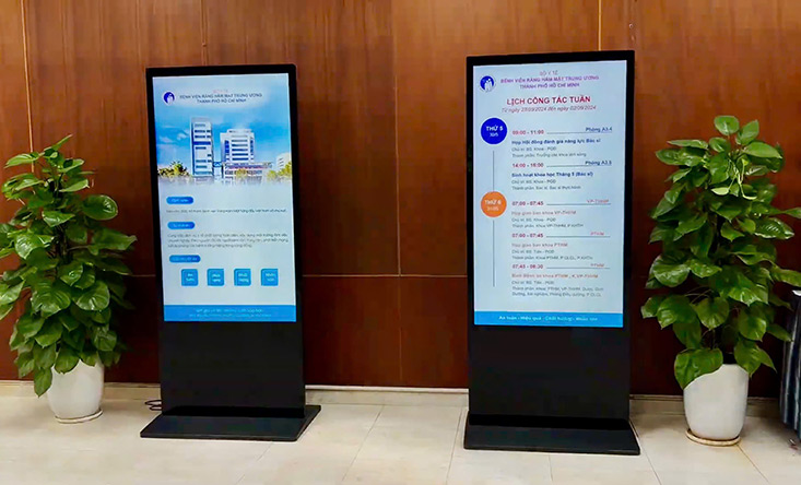 Màn hình quảng cáo LCD chân đứng 65inch
