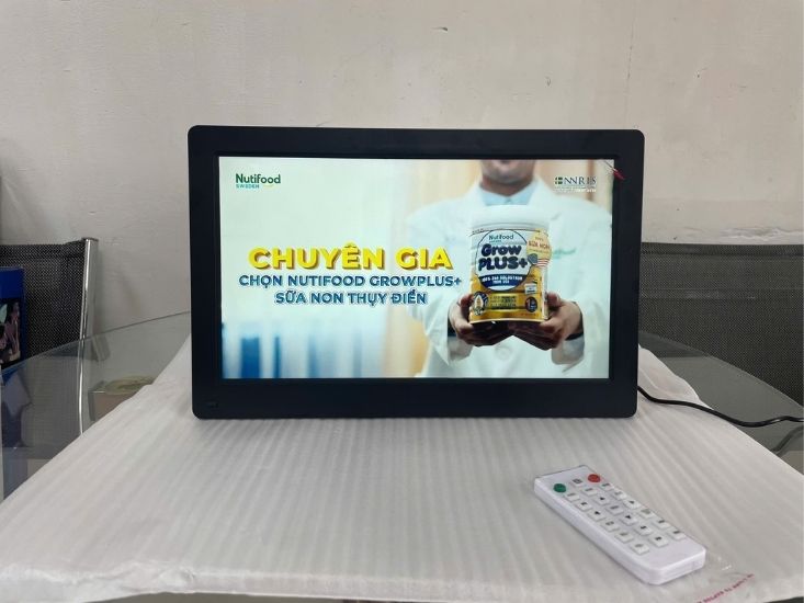 mặt trước màn hình quảng cáo LCD 13inch mẫu 2025