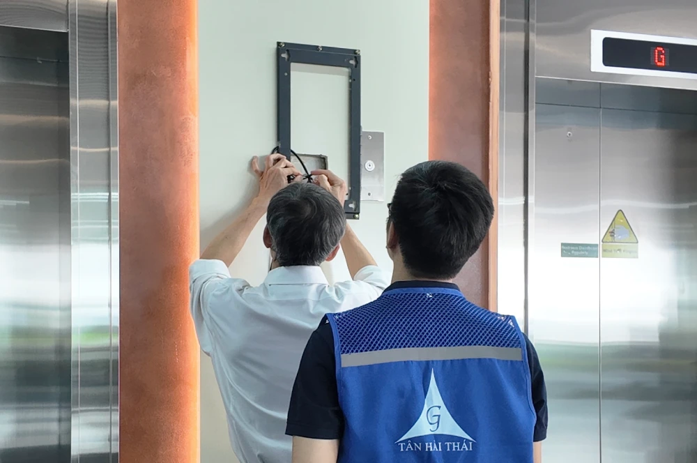 sửa chữa màn hình quảng cáo LCD chính hãng, uy tín, nhanh chóng