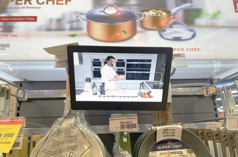 Màn hình quảng cáo LCD 15inch dùng để chiếu video có âm thanh thu hút khách hàng