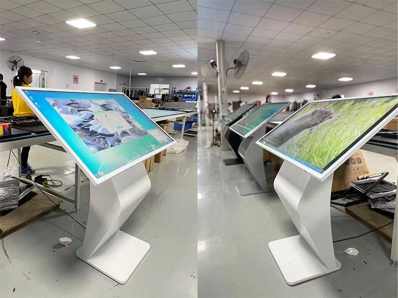 Màn Hình Quảng Cáo LCD Chân Nghiêng 65"