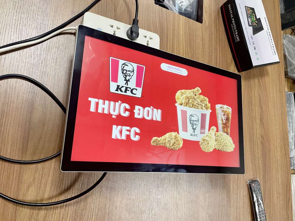 Màn Hình Quảng Cáo LCD Cảm Ứng 22"